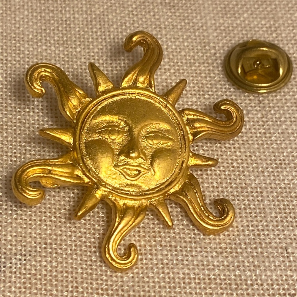 Vintage gold sun brooch smiling sun pin gold matte 80s 90s jewelry boho - Picture 2 of 11
